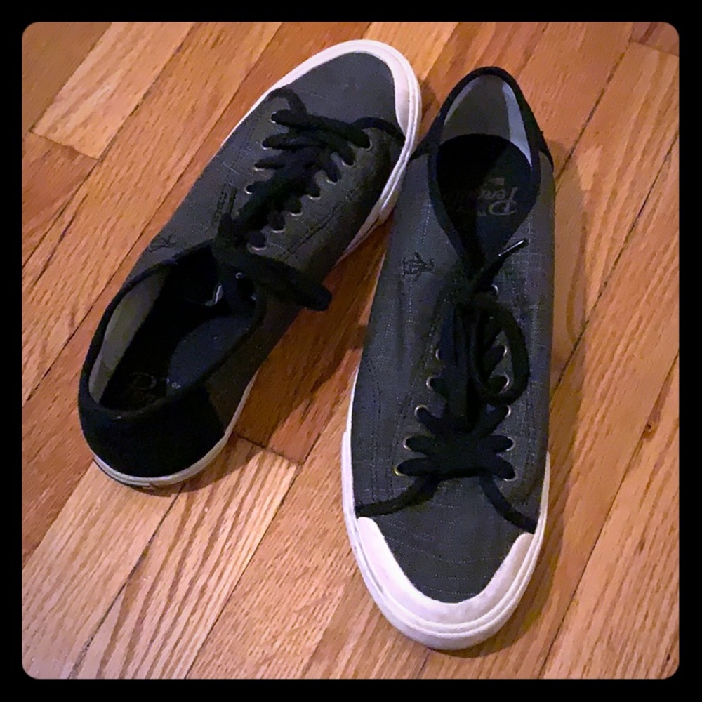 Penguin Chiller Shoes in Textured Grey - size 10.5